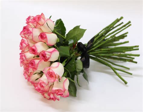 Your Store 30 Roses Bouquet