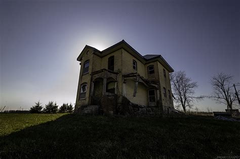 20 Photos Of Creepy Old Abandoned Houses Huffpost Life
