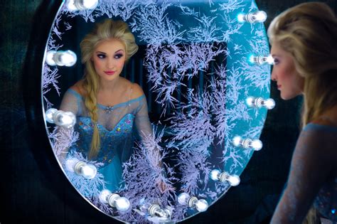 Frozens Elsa Lookalike Anna Faith Poses In Dress And