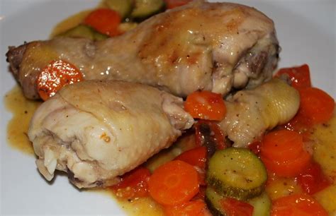 È difficile trovare qualcuno a cui non piaccia, ma partiamo subito con la ricetta! Cosce di pollo alle verdure | Ricetta ed ingredienti dei ...