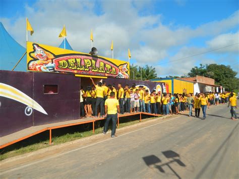 Alunos de escolas municipais assistem espetáculo do Circo DELPLATA do estado da Bahia
