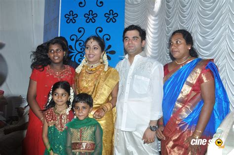 Navya nair & santhosh menon marriage photos. Navya Nair Marriage Photos Wedding Photos (204)