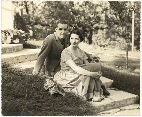 Alfred Lunt And Lynn Fontanne Seated On The Steps At Ten C Flickr