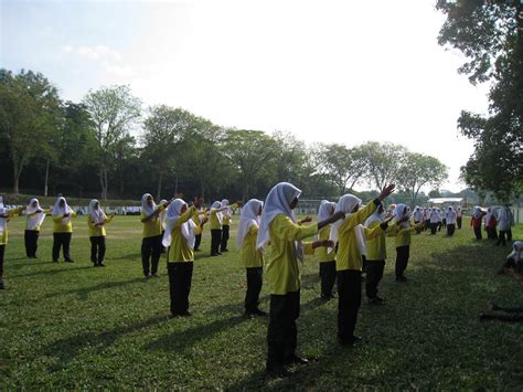 57 orang jumlah kakitangan sokong : SMK DATO' SHEIKH AHMAD