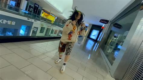 Billie Eilishs “therefore I Am” Video Is A 90s Mall Rats Dream Vogue