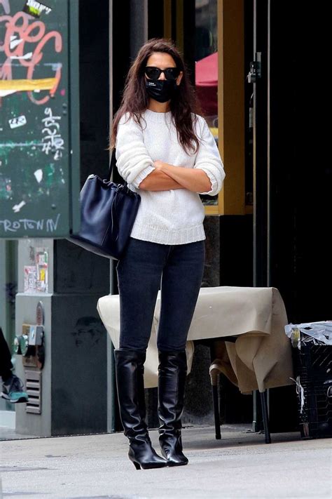 Katie Holmes In A Black Protective Mask Was Seen Out In Downtown Manhattan 09182020 Lacelebsco