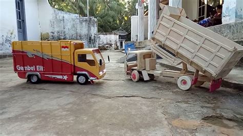 Lokasi miniatur truk hildan kota batu, jawa timur untuk pemesanan wa wa 082165049526 telfn 08139109445 instagram : Miniatur isuzu ELF vs mitsubishi CANTER - YouTube