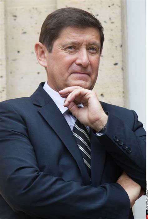 Et bien déjà, c'est une couleur très tendance, et j'avais très envie de changer de tête et. À nouveau gouvernement, nouveau style - Le Point