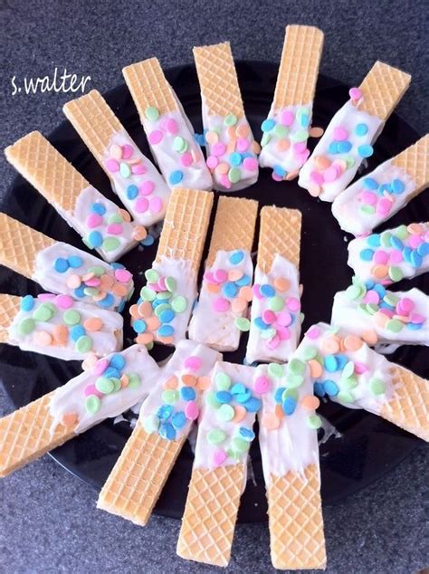 What a fun and creative way to don't miss this opportunity to bring a little easter and springtime fun into your classroom! Easter Classroom Treats that are the Cutest Recipes of the Season in 2020 | Easter snacks ...
