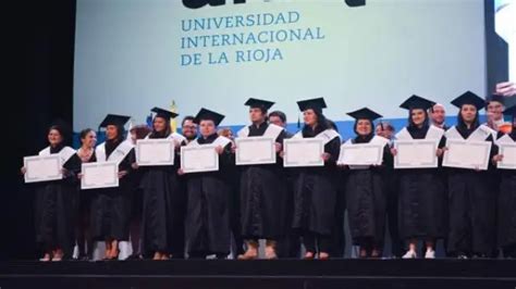 Multitudinaria Graduación De Unir En Colombia