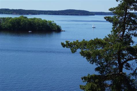Reportrar och experter finns utposterade i abisko i lappland, handöl i jämtland, hjälstaviken i uppland och stenåsa på öland. Promenad i Kungshamn-Morga naturreservat | Fredrik ...