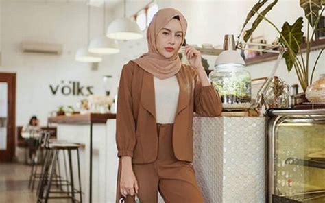 Inspirasi Hijab Dengan Blazer Ala Selebgram Yang Bisa Kamu Coba My
