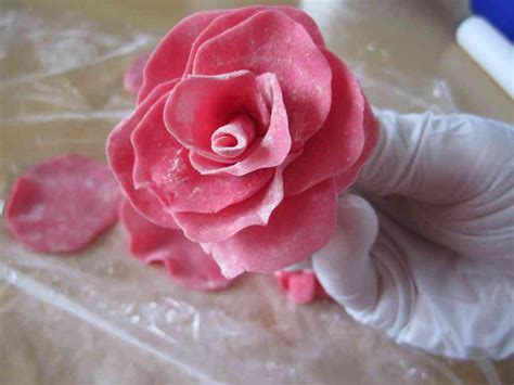Rosen selber machen aus Marzipan Marshmallow-Fondant