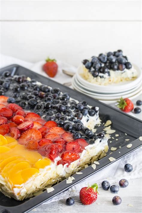 Obstschnitten auf dem blech rezepte: Obstkuchen im Deutschland-Look | Rezepte von Simply Yummy