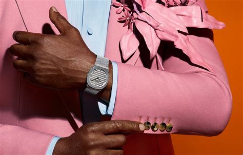 Idris Elba Contemplates Time With The New Gucci 25h Campaign Gucci