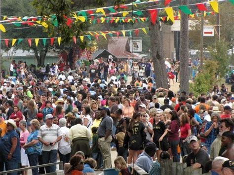 Washington Parish Free Fair 2010 Crowd On Fairgrounds Afte Flickr