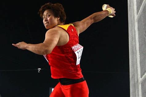 The discus throw has two common starting positions, left foot on the centerline or with the feet straddling the bracing action, called the block, is critical to accelerating the final phase of the throw. Women's Discus Throw - Final - Li domintaes final to give ...