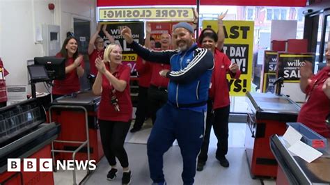 Leicester Wilko Workers Dance During Final Shift Bbc News