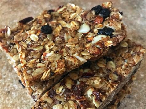 This recipe is very versatile; Homemade fruit + granola bars #healthy and #delicious ...