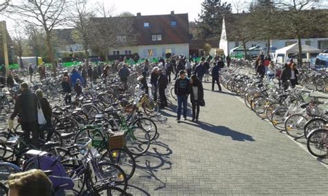 Ausgangssperre jetzt auch in hamburg. Fahrradmarkt "Fietsenbörse" in Hamburg am 9. April* Über ...