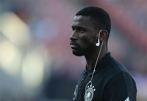 Antonio rudiger and paul pogba were involved in a bizarre incident at the euros germany defender rudiger looked to direct a bite into france star pogba's back the altercation was seen on camera and pogba had complained to the officials Rudiger v Chelsea, Romi zajetna odškodnina - Šport TV