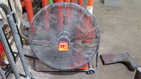 Dayton 6agz0 Quite Design 30 Mobile Floor Fan