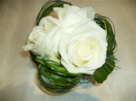 Compositions et bouquets de fleurs. Dcoration de table ou de buffet pour rception ou mariage ...