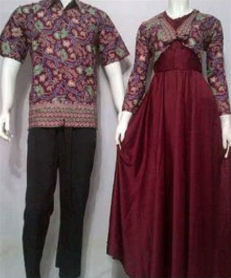 Kulit sawo matang jangan ragu untuk memilih warna ungu atau maroon agar kelihatan lebih. 100+ Inspirasi Model Gamis Batik Kombinasi Kain Polos Terbaru 2019 - WIKIPIE.CO.ID