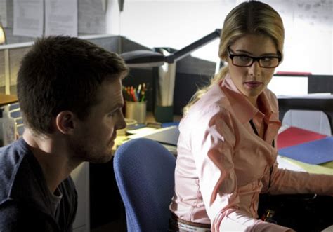 Video Arrow Season 1 Spoilers — Oliver And Laurel In Bed Tvline