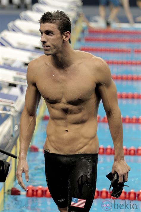 Michael Phelps Con El Torso Desnudo Michael Phelps La Leyenda De La