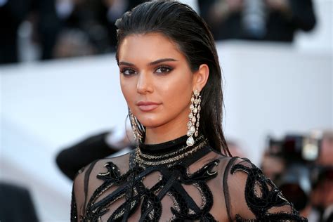 Kendall Jenner Frees The Nipple Speaks About Body Image Time