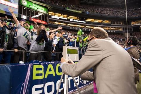 12.700 har plads til ny sæson super for fck, at fansne kommer til lægterne og godt for dansk fodbold, at de har solgt flere end før. Seahawks fans setting the world record for loudest stadium ...