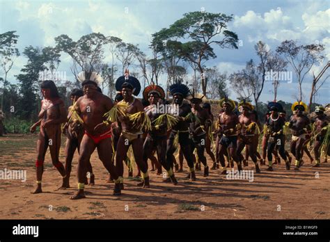 Xingu Dance Brazil South America Stockfotos Und Bilder Kaufen Alamy