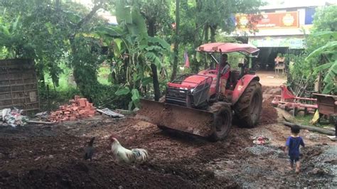 Kubuta Tractor Develop Action Super Mingy Dozer Komatsu Push Dirt With