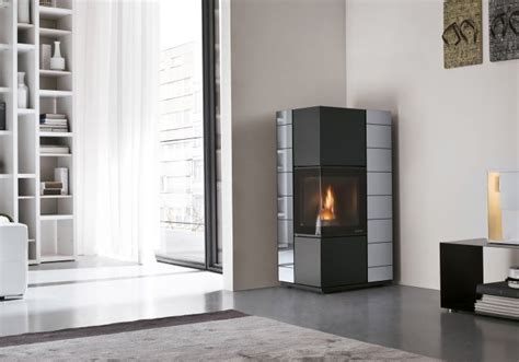 A pellet stove is a stove that burns compressed wood or biomass pellets to create a source of heat for residential and sometimes industrial spaces. Pellet stove Ecofire Eldora 9 kW air - Palazzetti