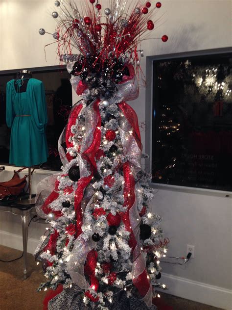 10 Red White And Black Christmas Tree