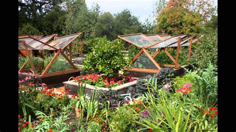Want to start growing your own vegetables at home, but you have no idea where to start? Vegetable Garden Layout Ideas and Planning - YouTube