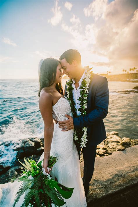 And by monday photos of the couple on social media had rolled in. Destination Hawaii Wedding | Groom's Maile Lei with White ...