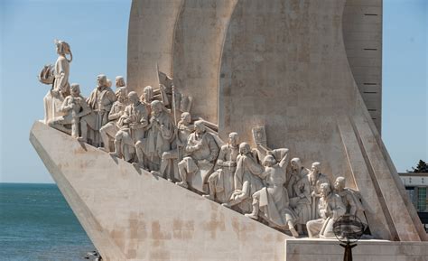 O padrão dos descobrimentos é um dos principais símbolos da capital portuguesa e um dos principais pontos turísticos de lisboa. O conjunto escultórico | Padrão dos Descobrimentos