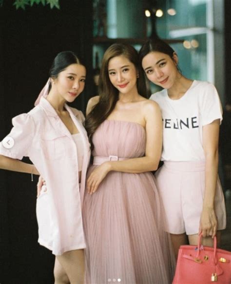 Jun 11, 2021 · women  นิวเคลียร์ หรรษา ตอบคำถามในชาแนลตนเองว่า ทำจมูกมาหรือป่าว โดยโชว์จมูกให้ดูพร้อมกับบอกว่า พุ่งขนาดนี้!! ขยี้ตาหลุด! นิวเคลียร์ แชะภาพกับ แจม-เนย นึกว่าแฝด3