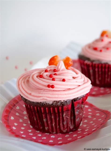 Sasis Kitchen Chocolate Cupcakes With Strawberry Cream Frosting