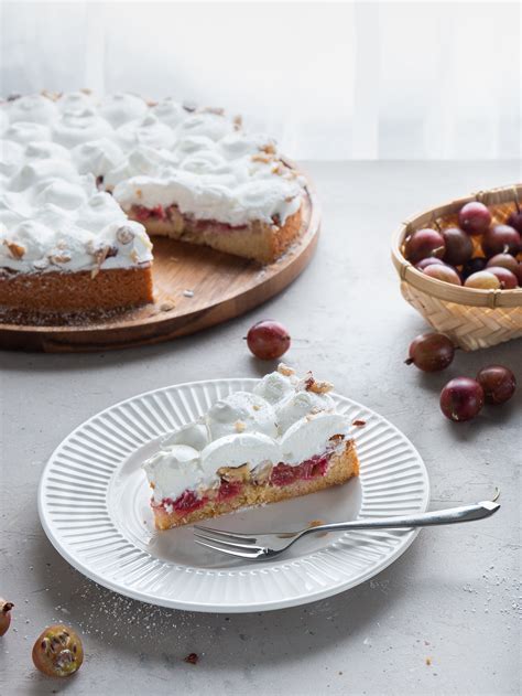 REZEPT STACHELBEER - BAISER - KUCHEN MIT NÜSSEN