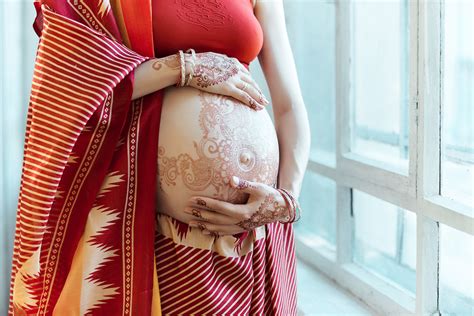 Hamile Kalamayınca Aslında Erkek Olduğu Ortaya Çıkan Hintli Kadın