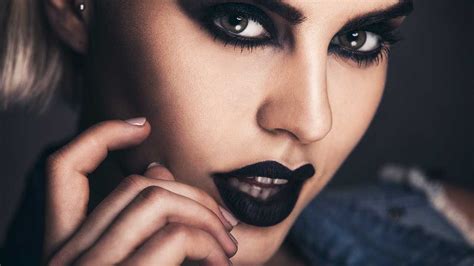 A Goth Makeup Look Anyone Can Do Loréal Paris