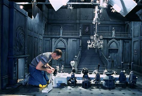 Fascinating Photos From Behind The Scenes Of Movies With Awesome Practical Effects DeMilked