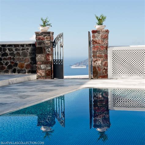 Luxury Villa In Santorini With Breathtaking Views