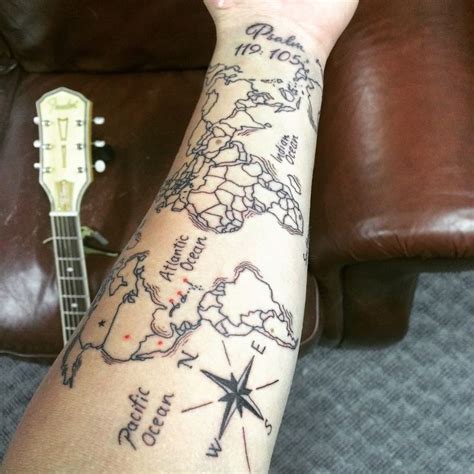 Awesome Map Tattoos Tatuajes Mapa Del Mundo Tatuajes Tatuajes De Mapa Kulturaupice