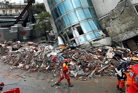 Gempa bumi dengan kekuatan 6,4 magnitudo terjadi di nias barat. Gempa bumi Taiwan: 10 maut, 265 cedera, 58 masih hilang | Astro Awani