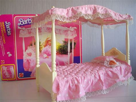 Barbie 90er barbie sachen barbie puppe haus 90er kindheit ideen bilder dreamhouse barbie barbie traumhaus meine kindheitserinnerungen img 0112 explore nathalie nht s. Himmelbett | Barbie dream, Dreamhouse barbie, Kindheit ...