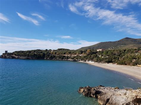 Marina di camerota is an italian town, the largest civil parish (frazione) of camerota, situated in the province of salerno, campania. Spiaggia Calanca: tra mare, isola e hotel nel centro di ...